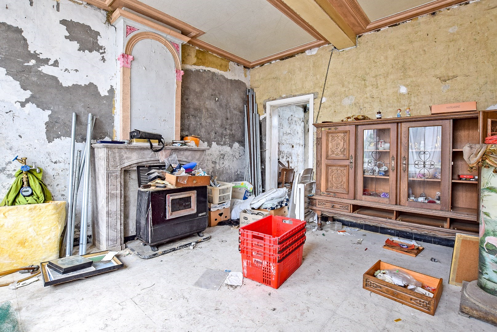 Imposante te renoveren woning op 677m². 