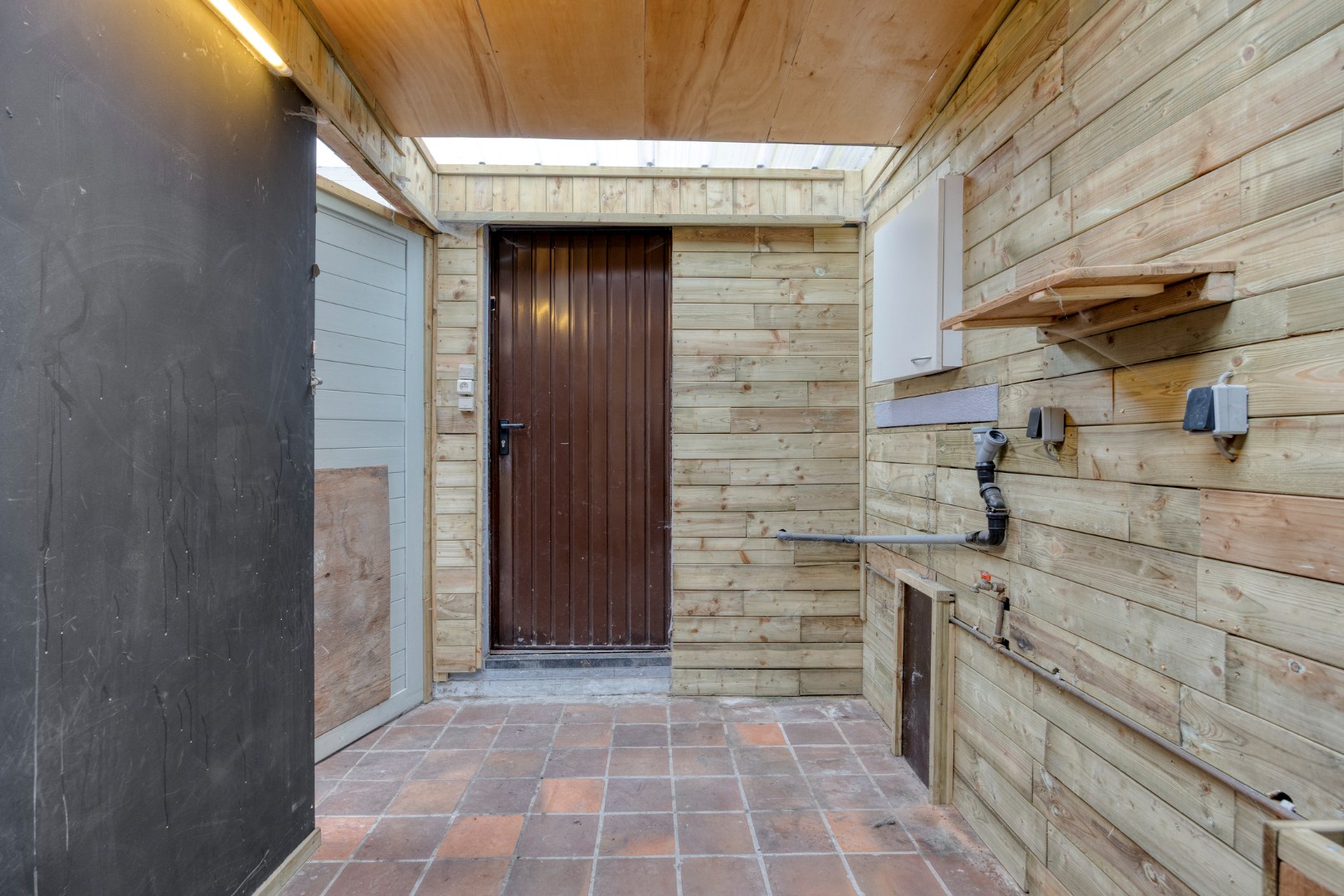 Te renoveren woning met 4 slpk. en gezellige stadstuin op een centrale ligging in Geel 