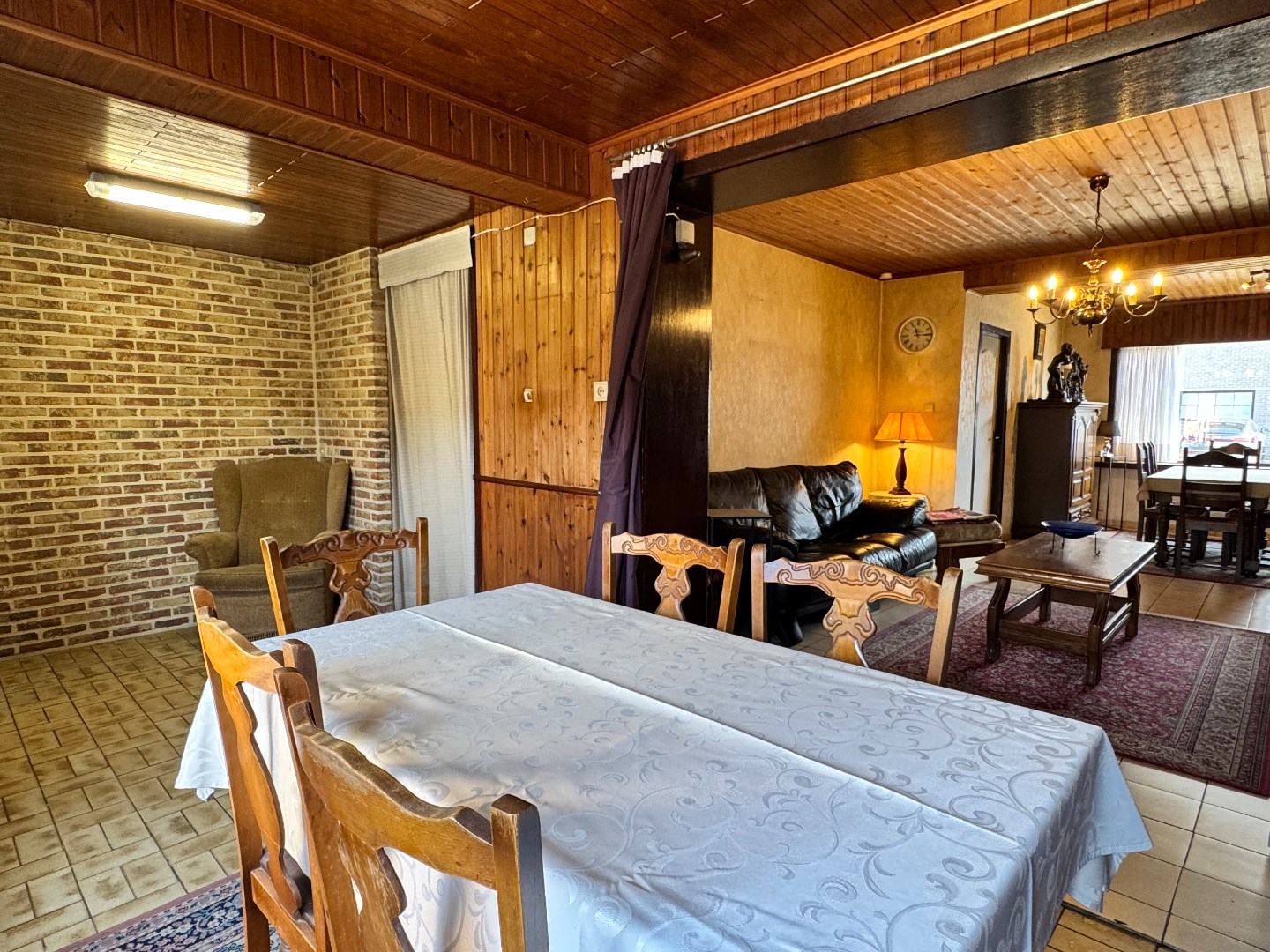 Gezellige woning met stadstuin, garage en uitweg langsachter. 