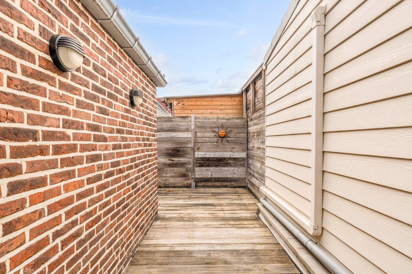 Energiezuinig 1-slaapkamerappartement met private toegang en knusse patio, centrum  Opglabbeek - interessante investeringsopportuniteit. 