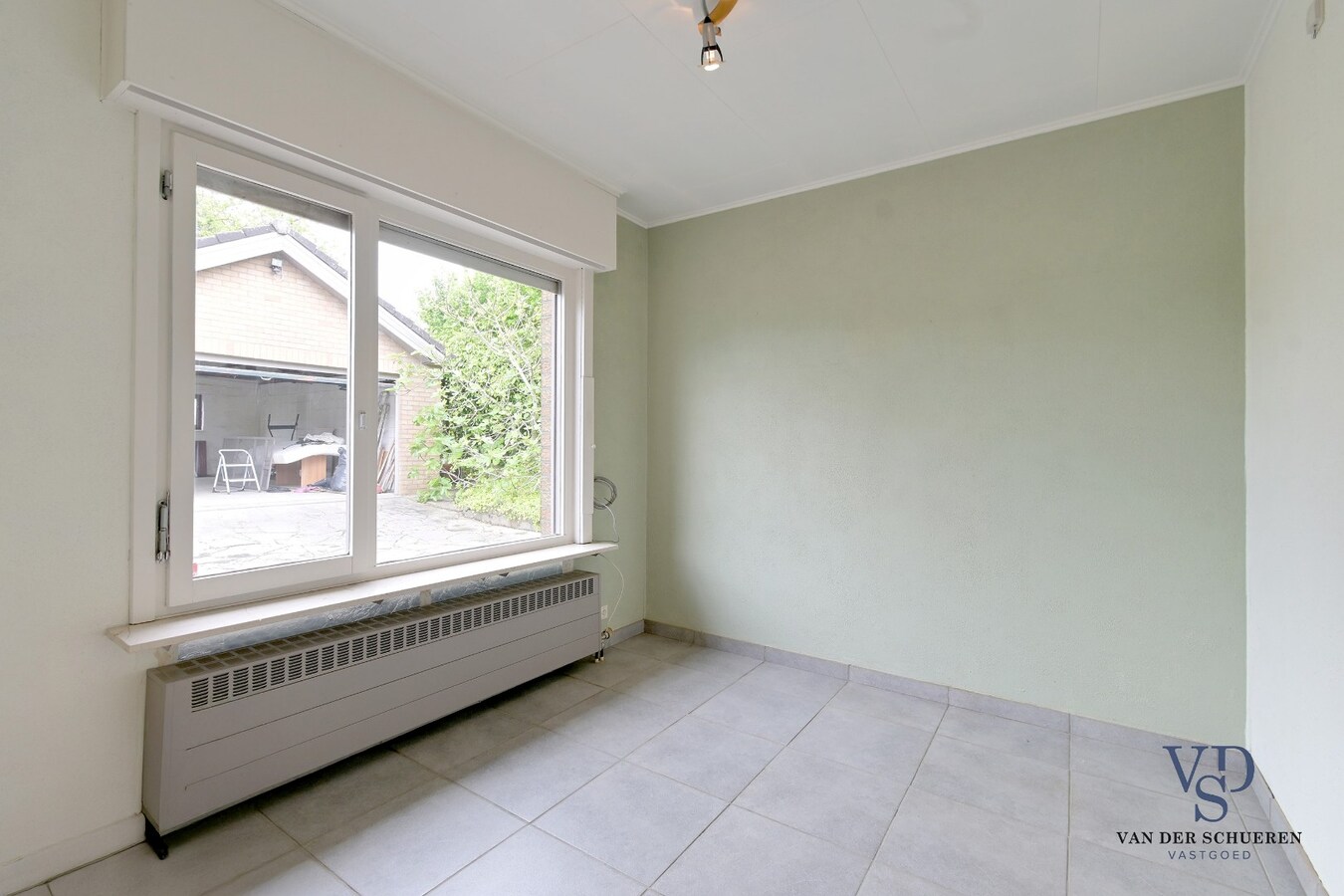 Goedgelegen bungalowwoning te Moerbeke. 