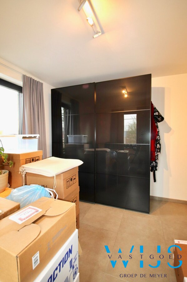 Instapklaar tweeslaapkamer appartement met 2 terrassen te Kluizen ! 