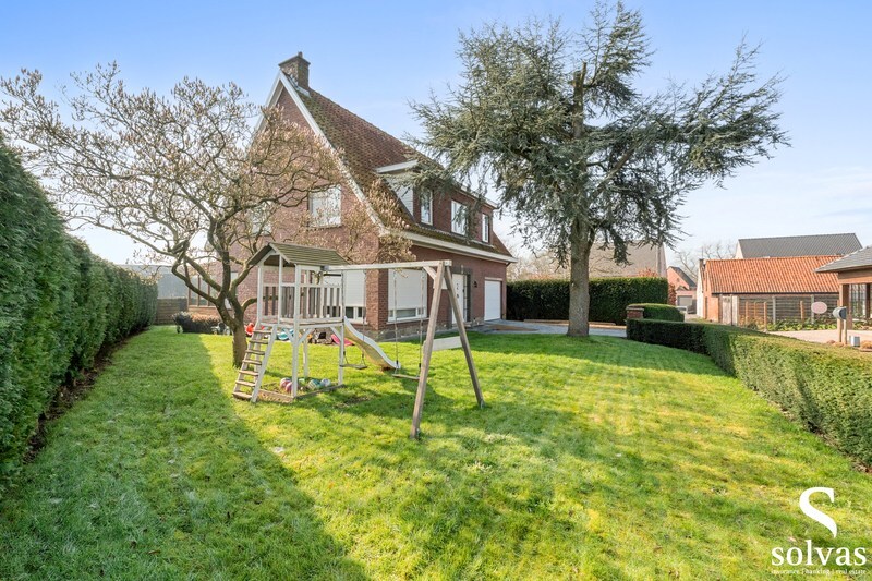 Prachtige open bebouwing met tuin, terras, garage en 4 slaapkamers in Lotenhulle 