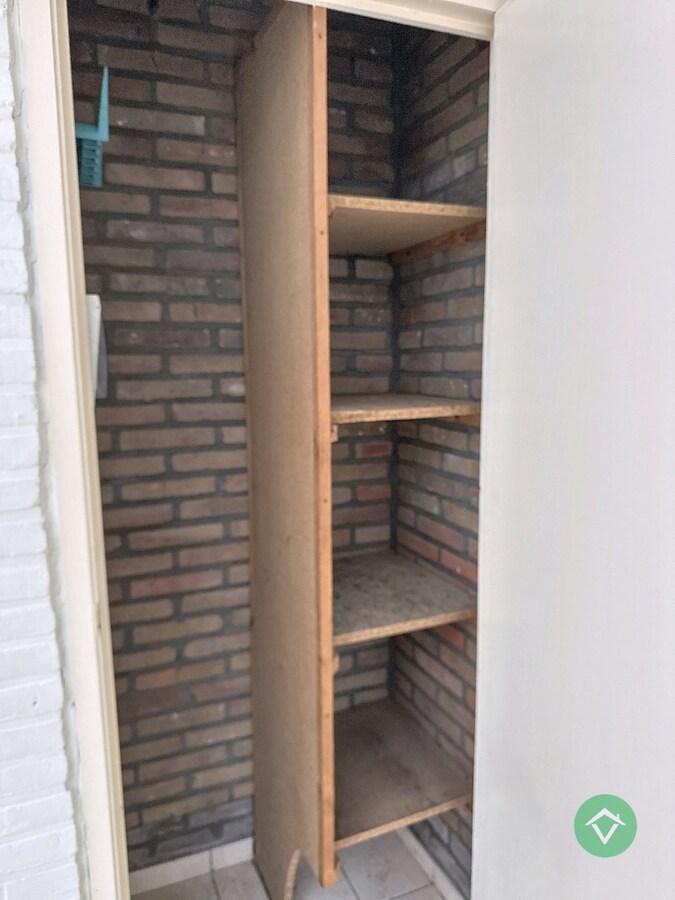 Gelijkvloers appartement met autostandplaats en garage te Roeselare 