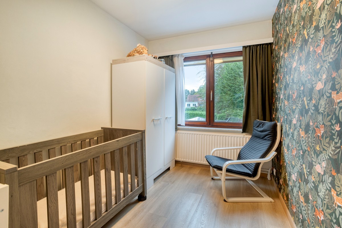 Charmante energiezuinige halfopen bebouwing met 4 slaapkamers, bureau en tuin in centrum Brasschaat 