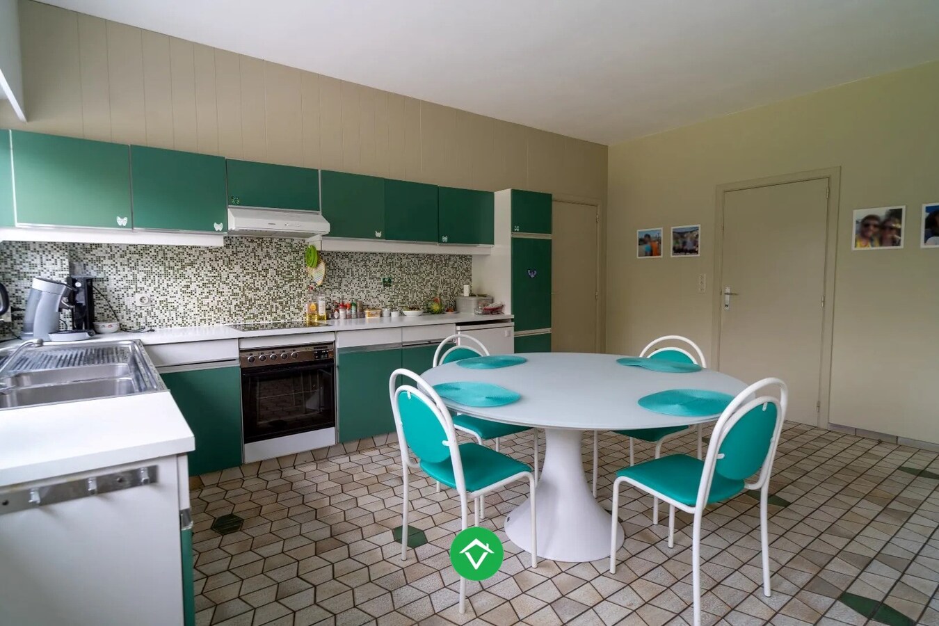 Woning met 6 slaapkamers en praktijkruimte in het centrum van Koekelare 