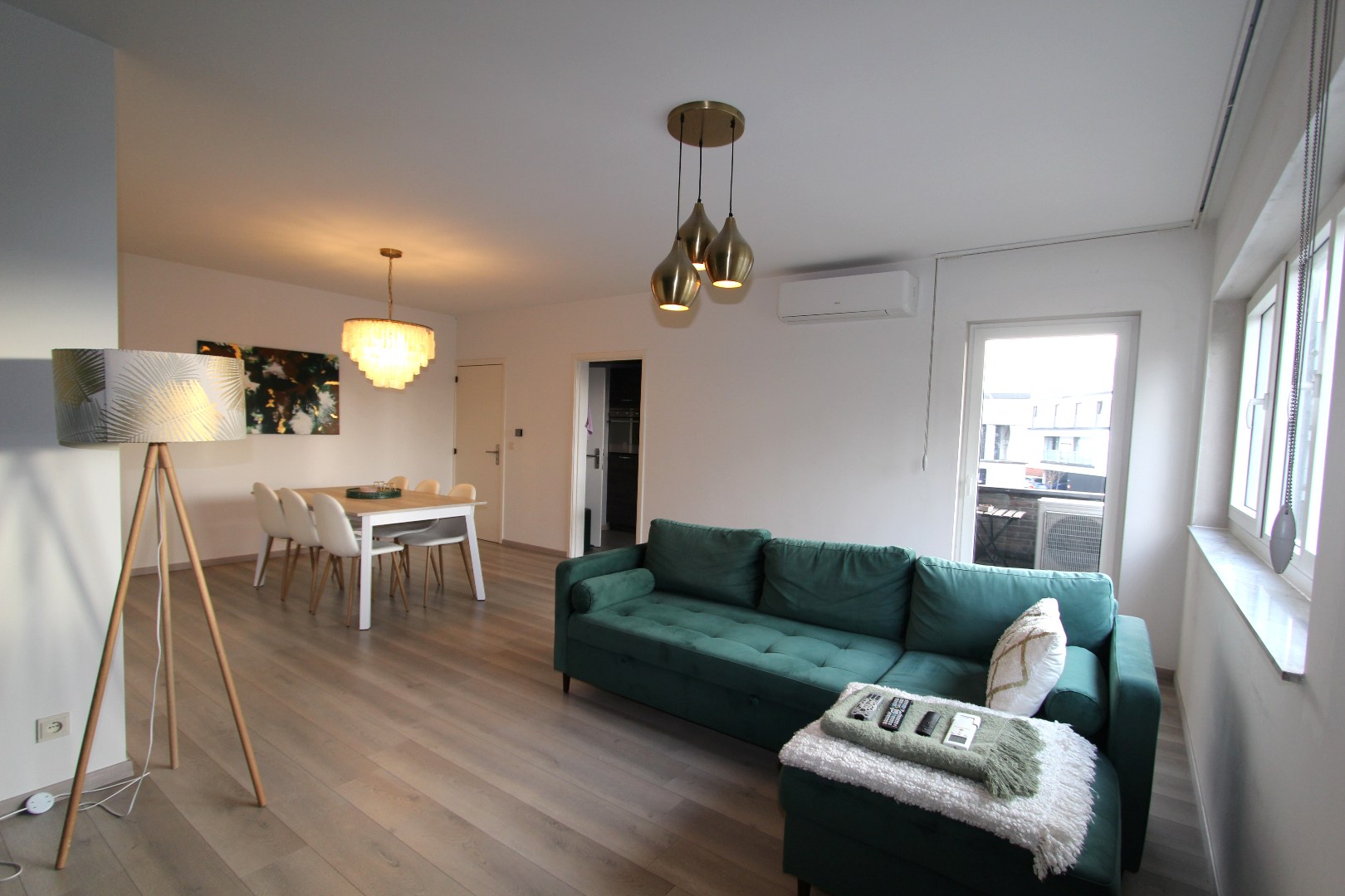 VERNIEUWD APPARTEMENT MET GARAGE AAN HET STADSCENTRUM 