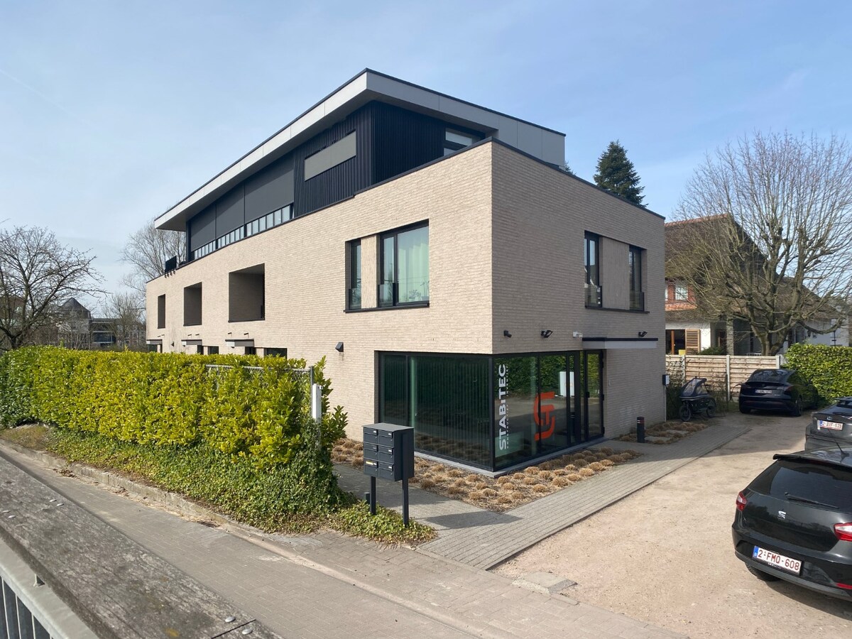 Nieuwbouwwoning nabij de Sterre - met terras en tuin ! 