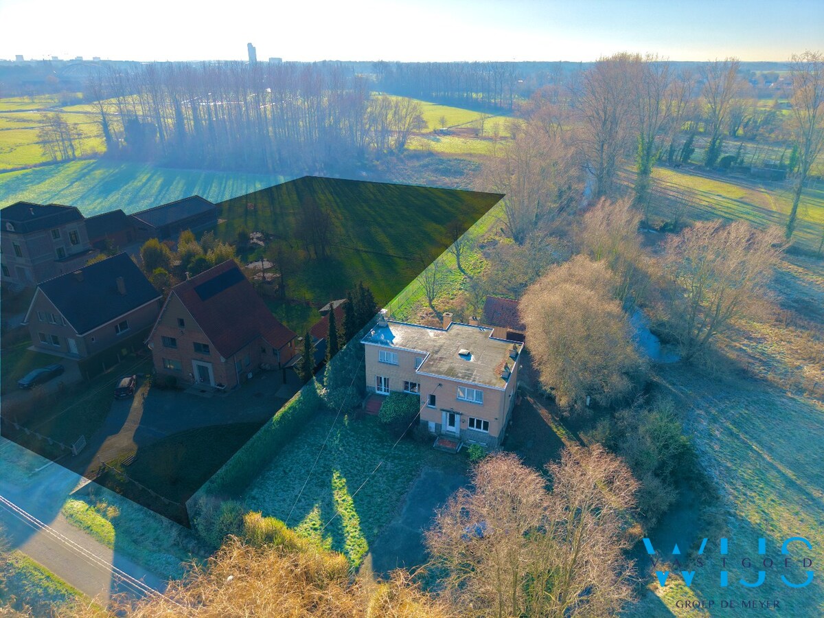 Unieke te renoveren woning op uitzonderlijke eigendom in Drongen! 