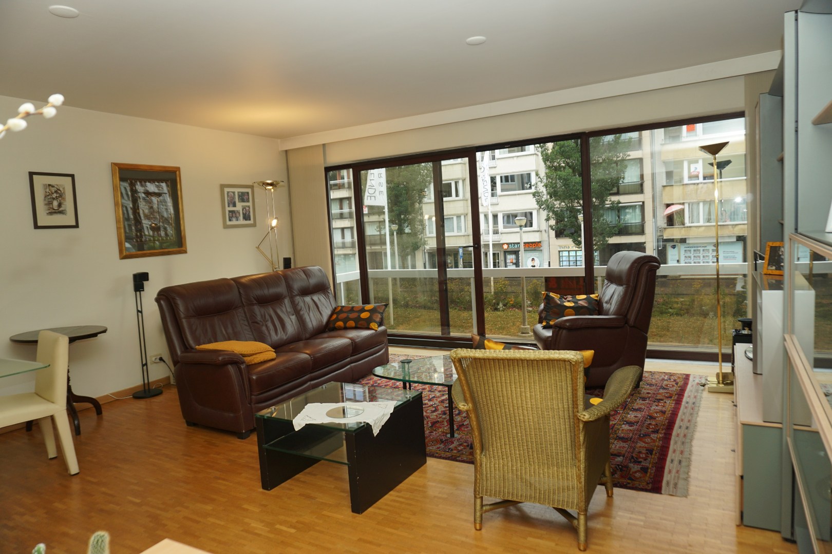 RUIM APPARTEMENT MET ZONNIGE TERRASSEN OP TOPLIGGING 