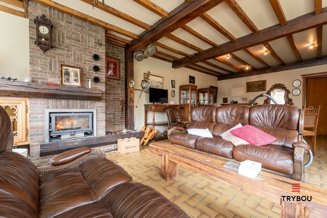 Ruime woning met winkelruimte, loods (optioneel) en garage 