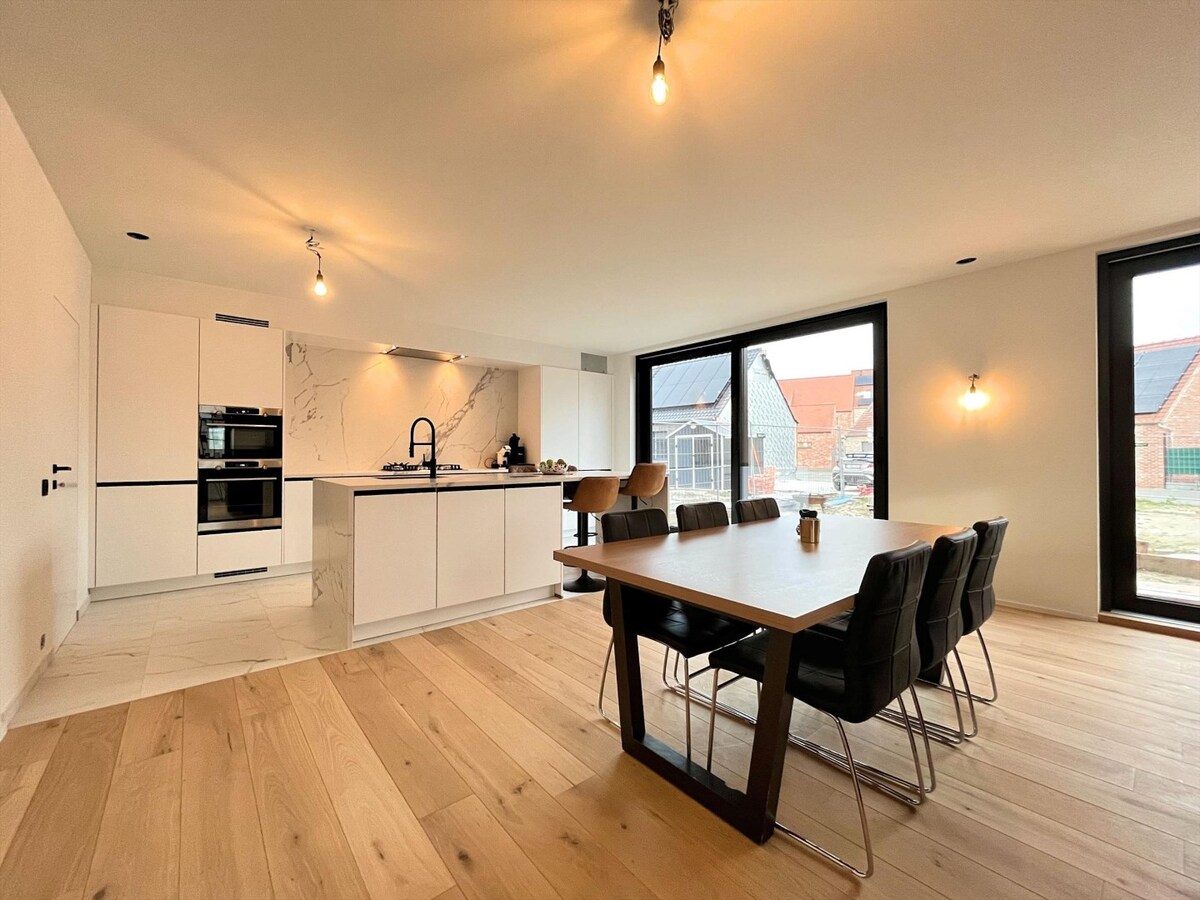 Nieuwbouwwoning (onder registratierechten) met 5 slaapkamers en 4 badkamers te Heulebrug 