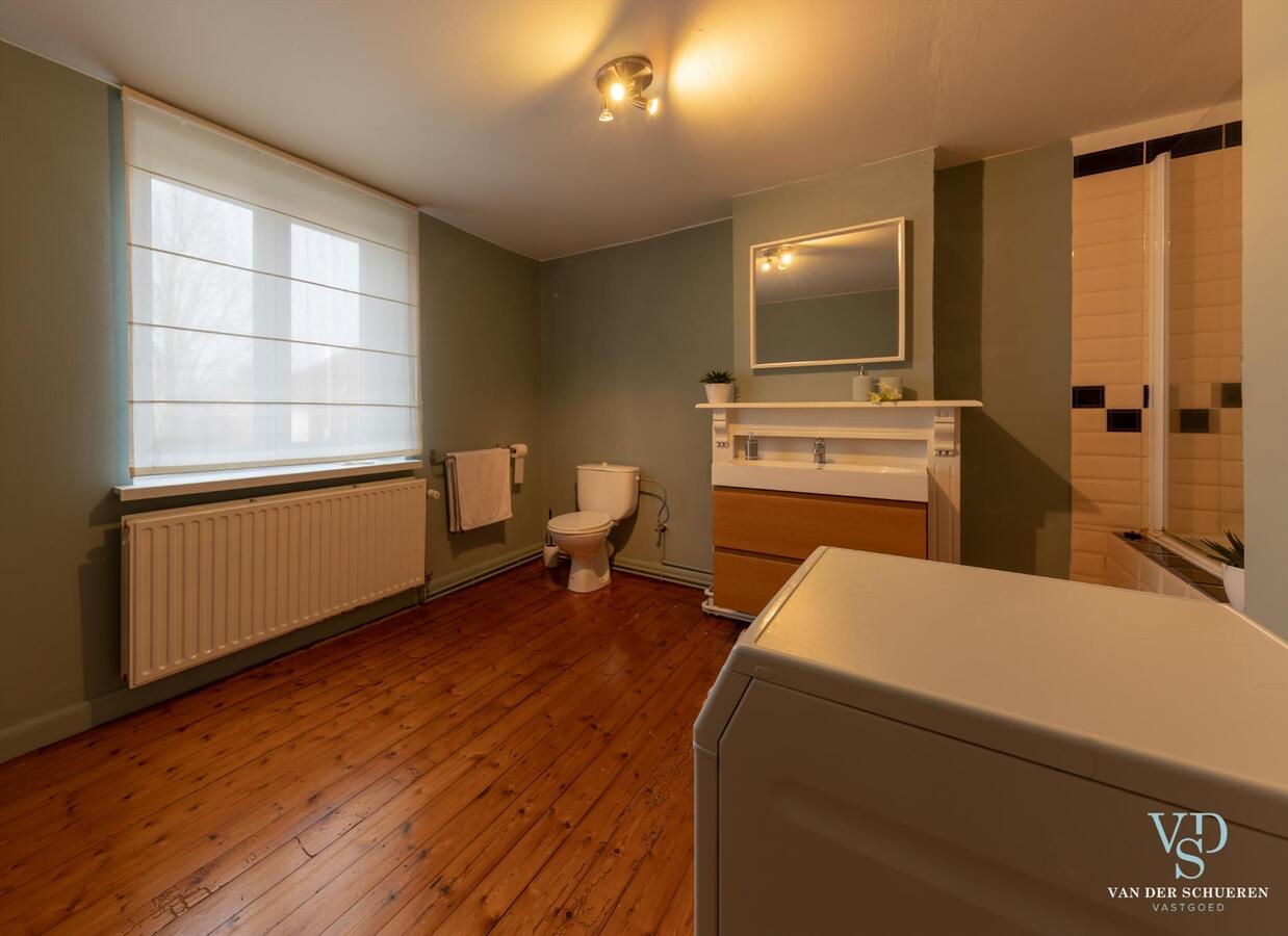 Degelijke, karaktervolle woning met tuintje. UNIEK AANBOD ! 