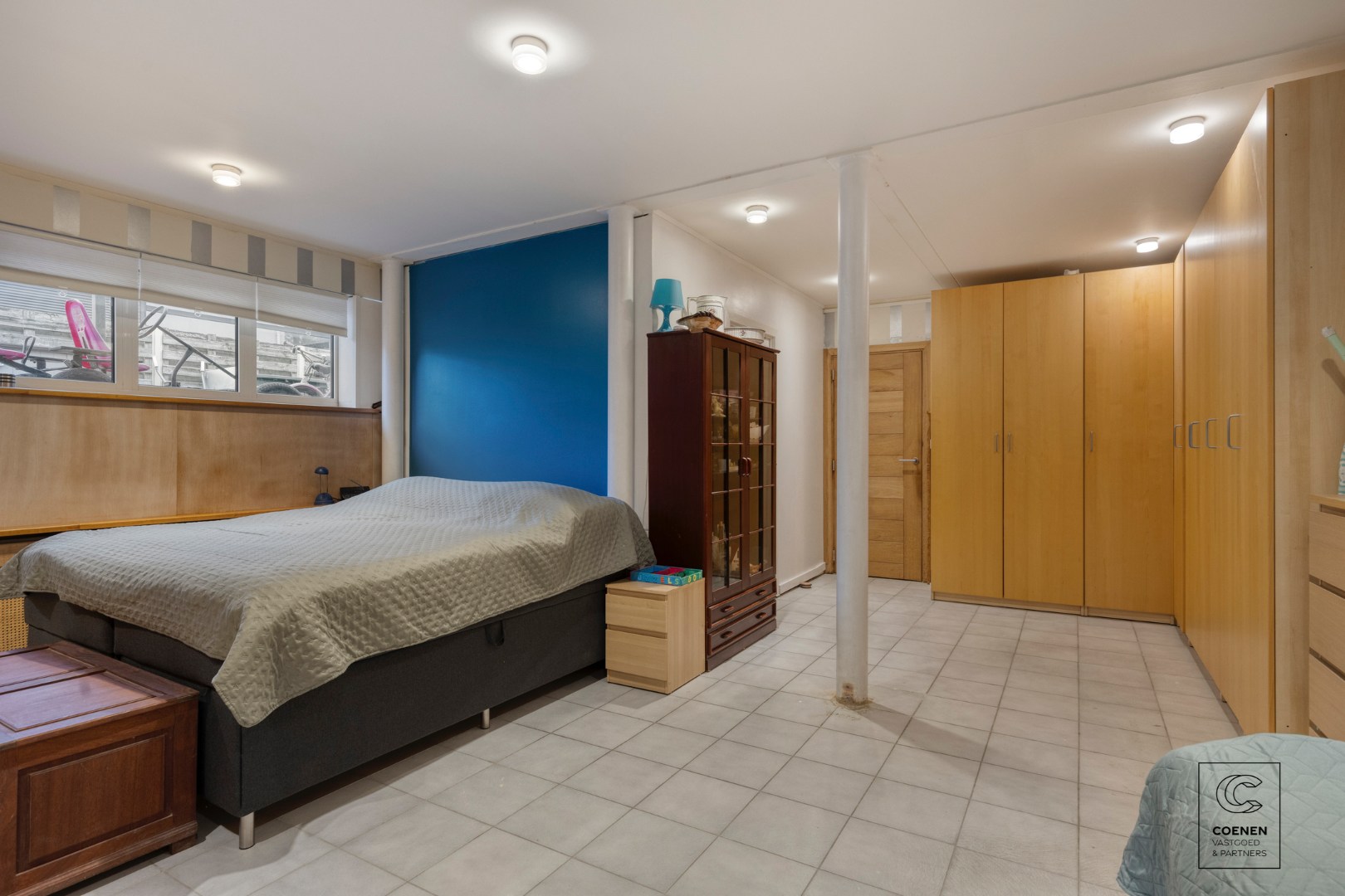 Lichtrijke en ruime villa van 338 m² met ingebouwd zwembad en tal van mogelijkheden voor co-housing of kangoeroewonen! 