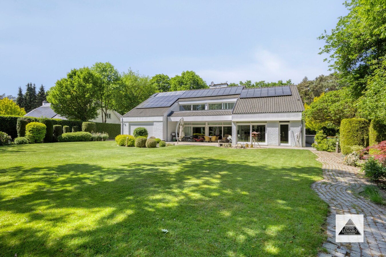 Residentieel gelegen villa op  perceel van  2.889 m². Aan Nationaal Park Hoge Kempen. 