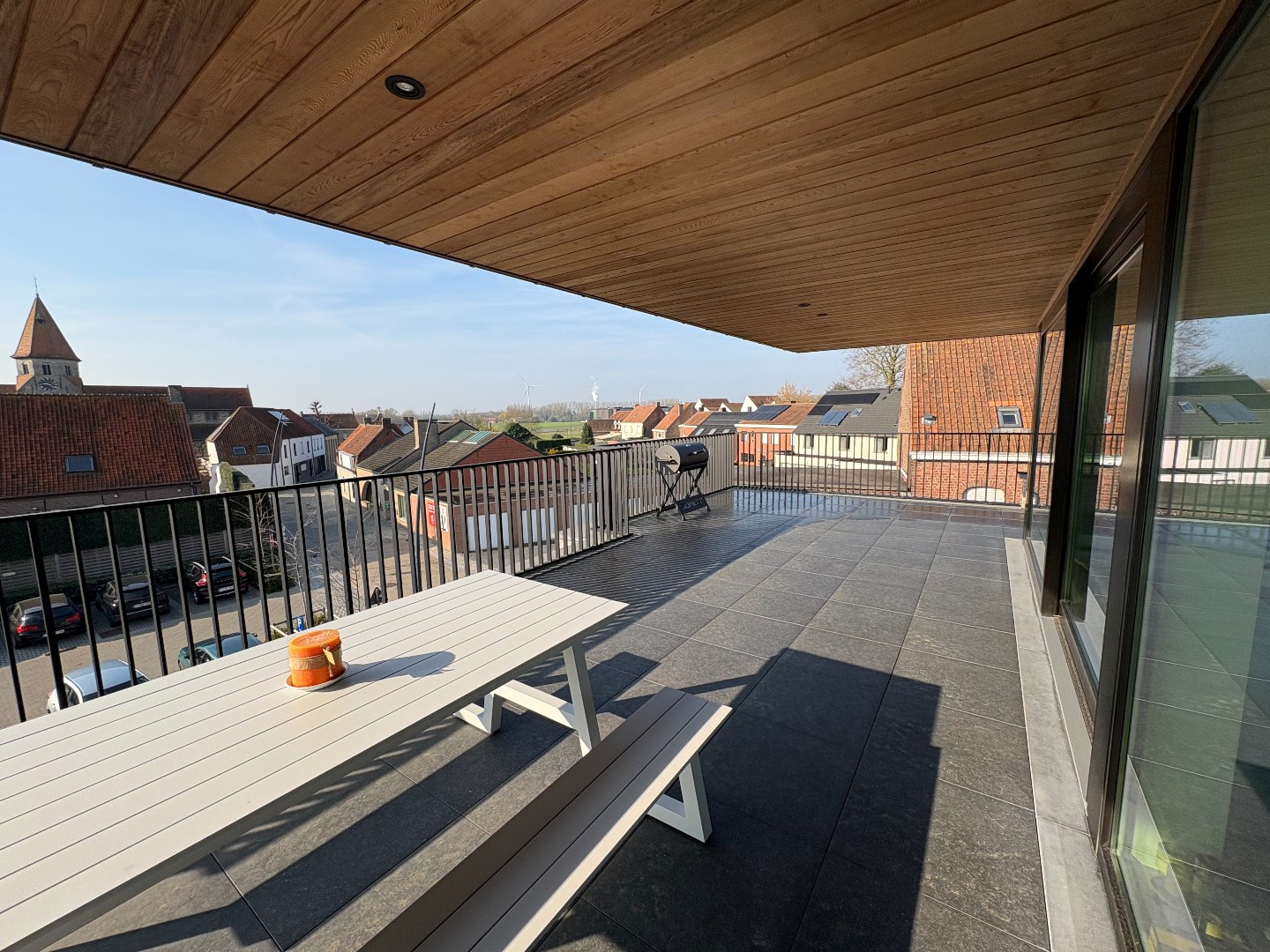 Exclusief appartement op topligging met twee slaapkamers en ruim terras 