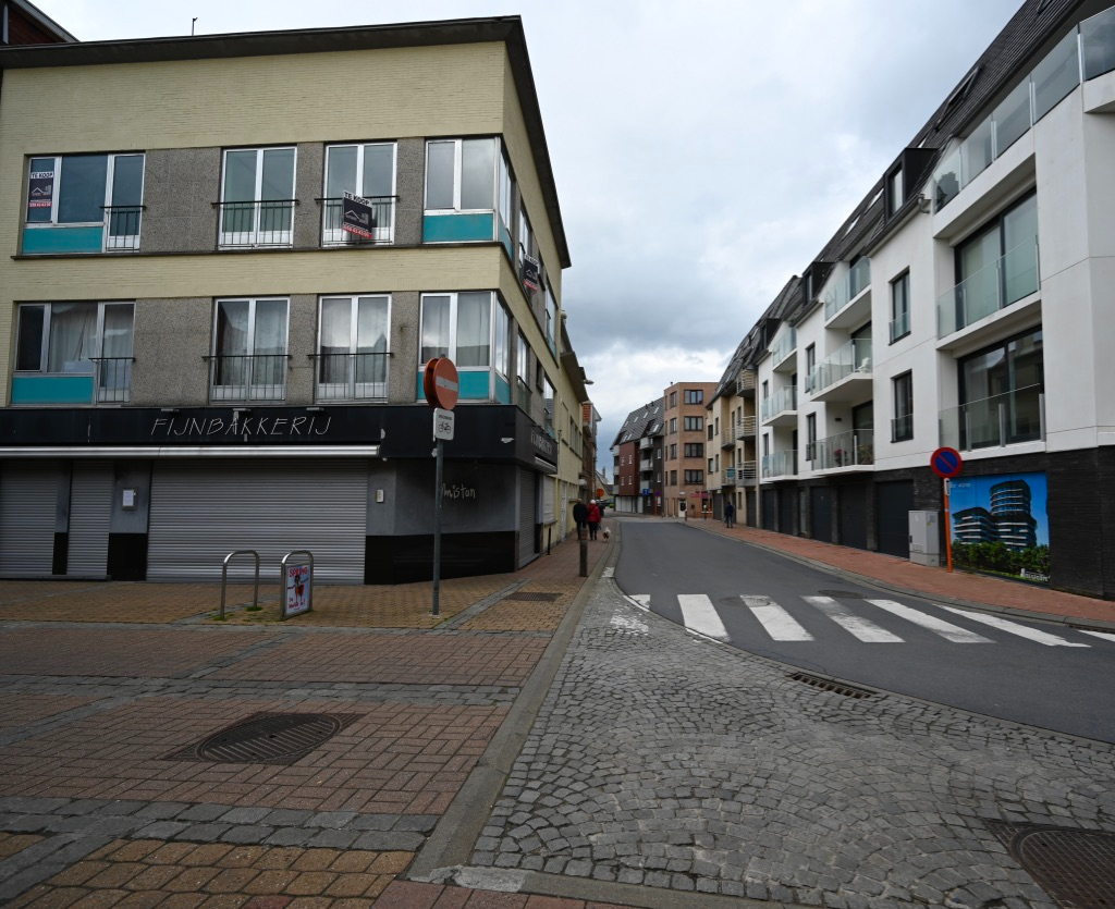 PROJECTGROND TE BREDENE MET EEN LIGGING OM U TEGEN TE ZEGGEN 