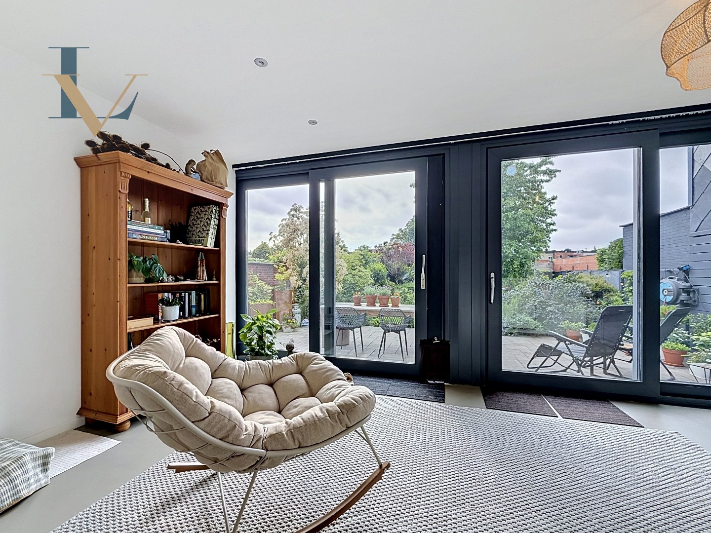 Charmante instapklare woning met 2 slpk. aan de vaart in Schoten nabij het centrum. 