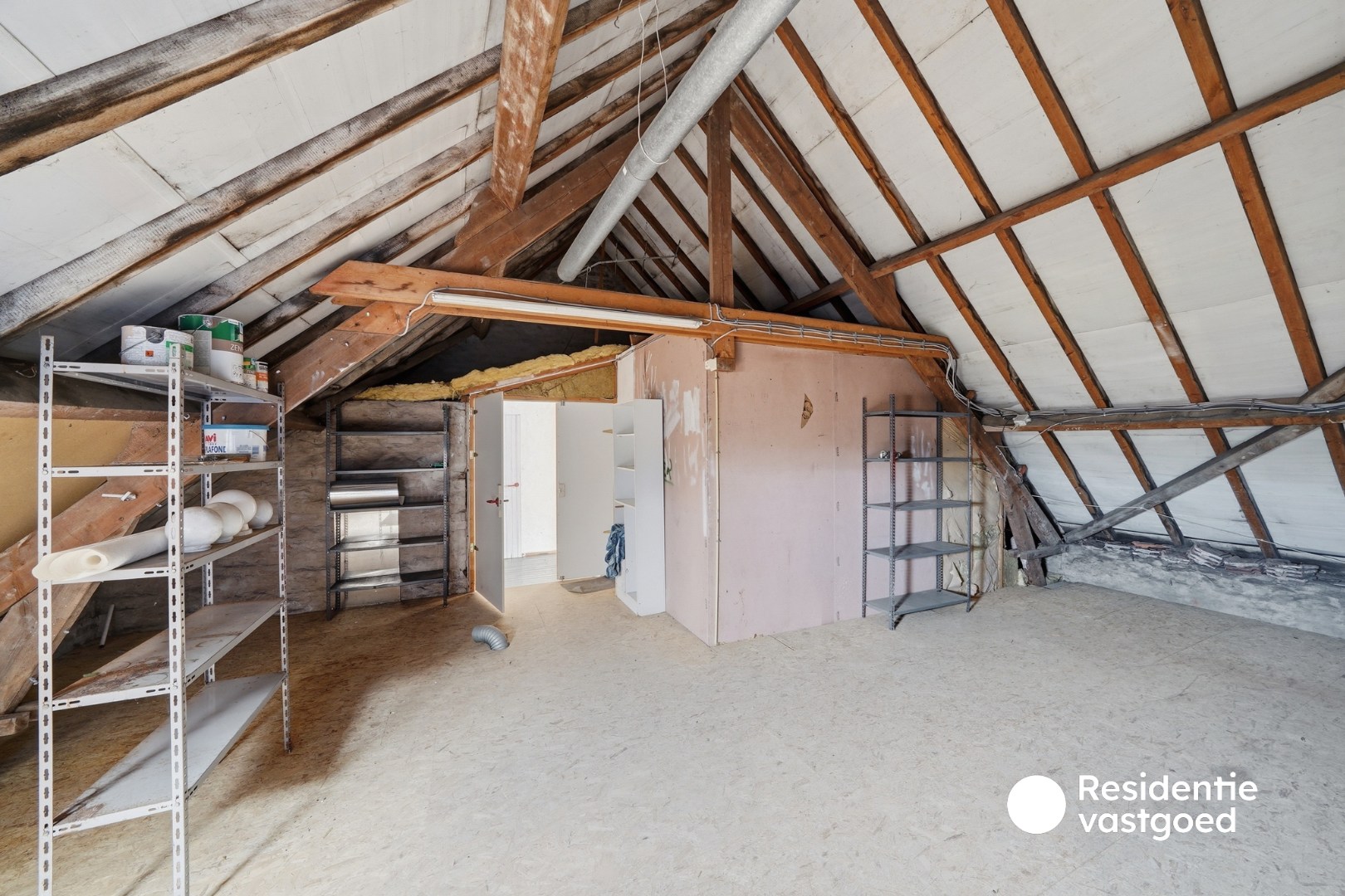 Ruime gezinswoning met 4 slaapkamers, tuin en zonnepanelen in Zandvoorde 