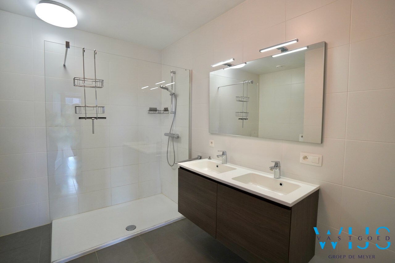 Prachtig appartement in het rustige landelijke OOSTEEKLO ! 