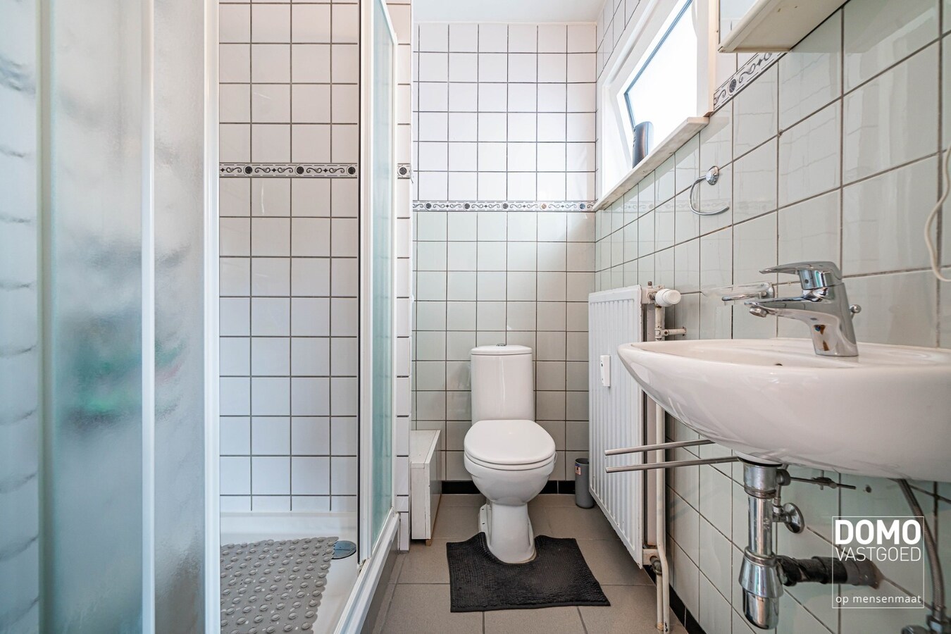INSTAPKLAAR 1 SLAAPKAMERAPPARTEMENT VAN 58M2 MET TERRAS, GARAGEBOX EN BERGING BINNEN DE GROTE RING VAN HASSELT 