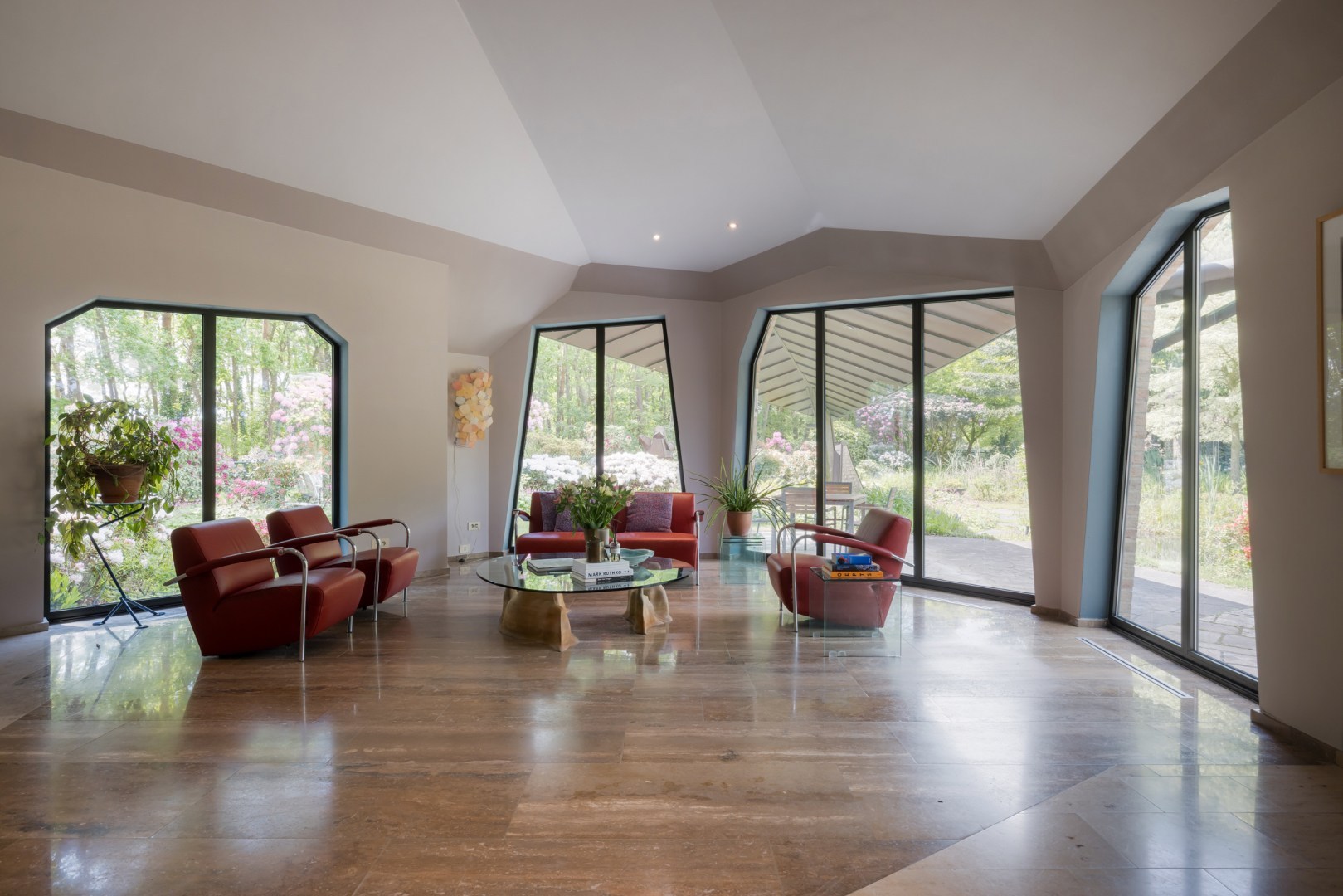 Een uitzonderlijke villa waar architectuur, natuur en kunst in perfecte harmonie samenkomen 