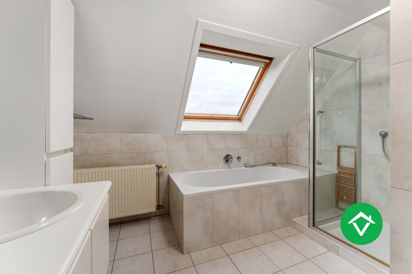 Instapklaar appartement met 3 slaapkamers en autostandplaats te Brugge 