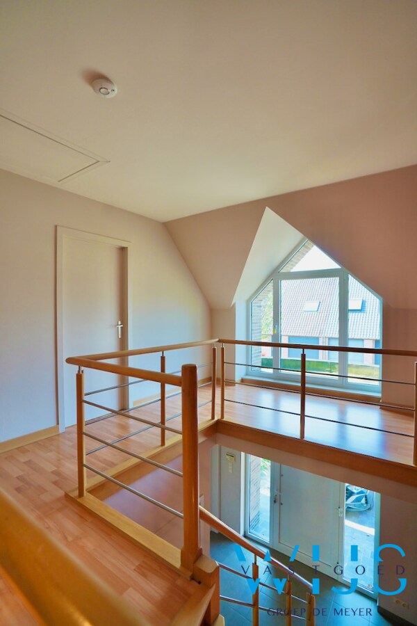 Stijlvolle alleenstaande woning met kapsalon te Kluizen 