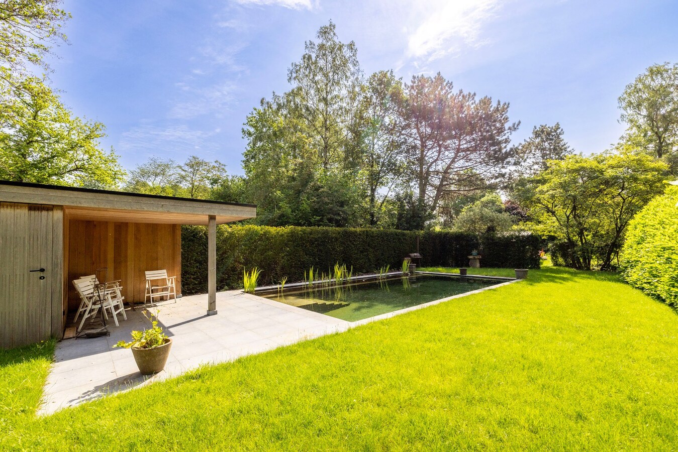 Ruim en charmant landhuis met 4 slpks en prachtige tuin 