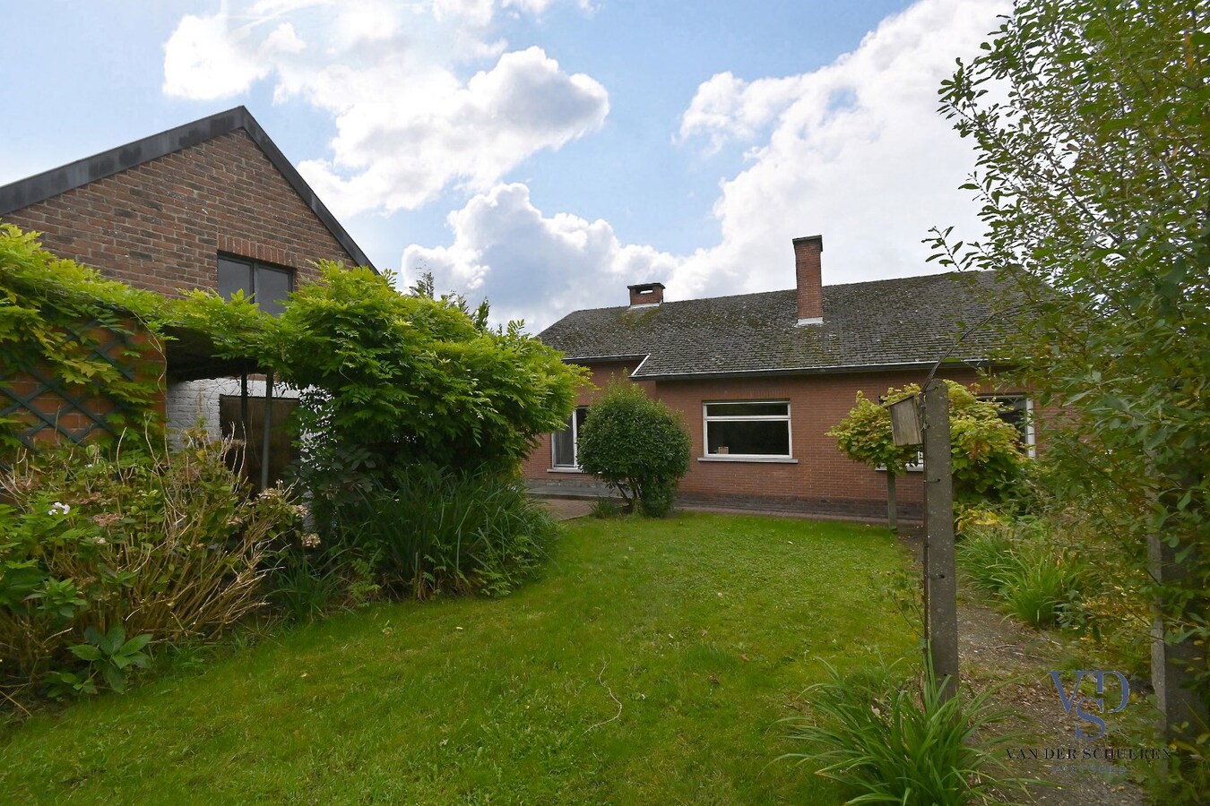Ruime bungalowwoning met tuin en garage 