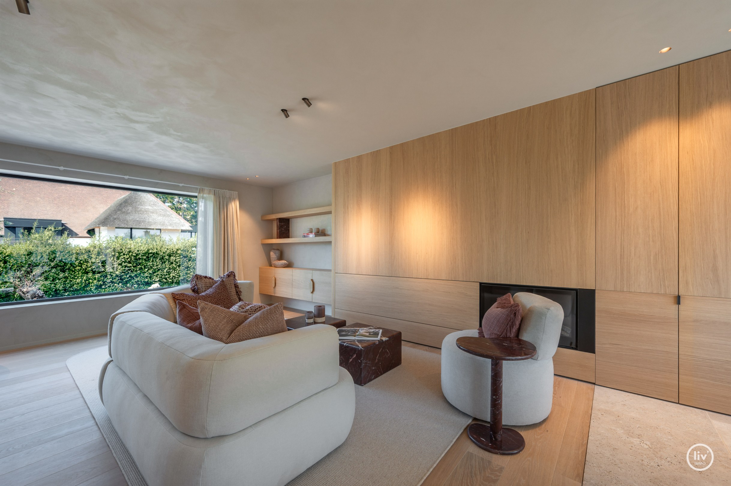Luxe, comfort kortom een prachtig gerenoveerde woning in hartje Knokke. 
