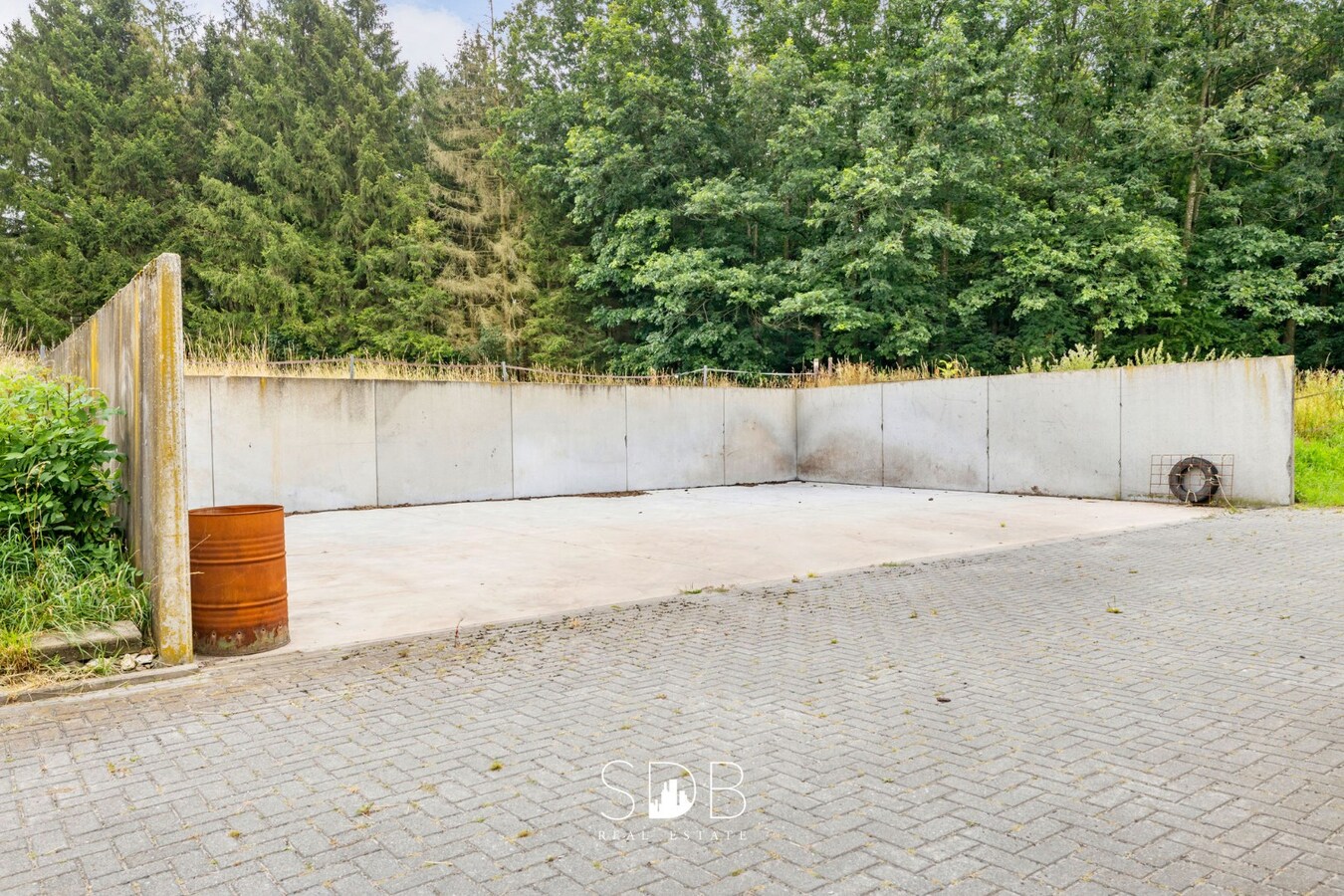 Hippische Complex met woonhuis en appartement op circa 31 Hectare 