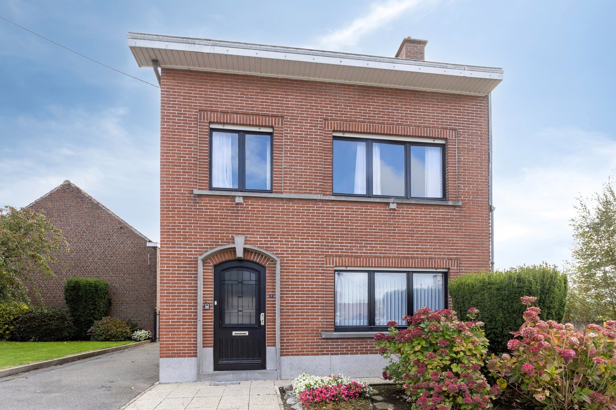 Woning met 5 slaapkamers en grote tuin. 