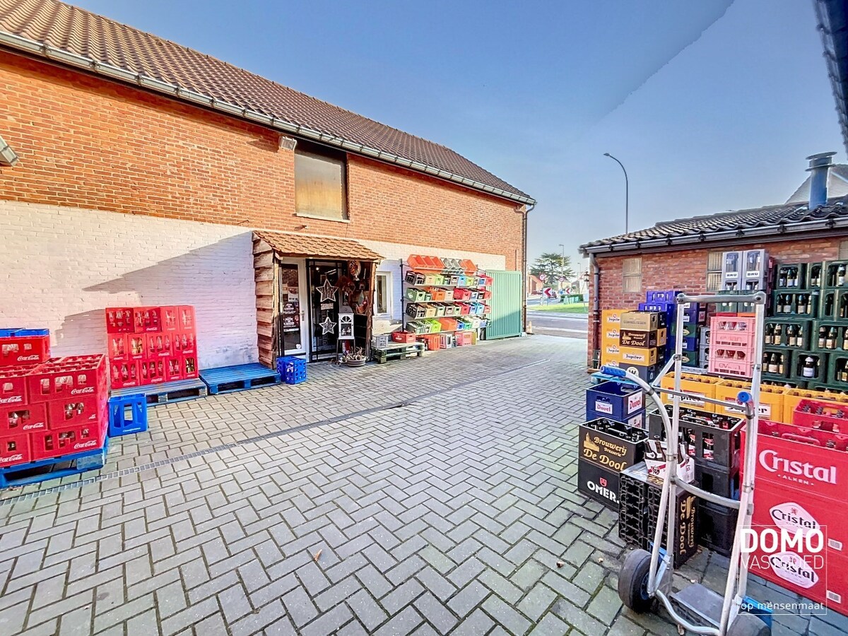 UNIEK pand met tal van mogelijkheden, gunstig gelegen te Kermt. 