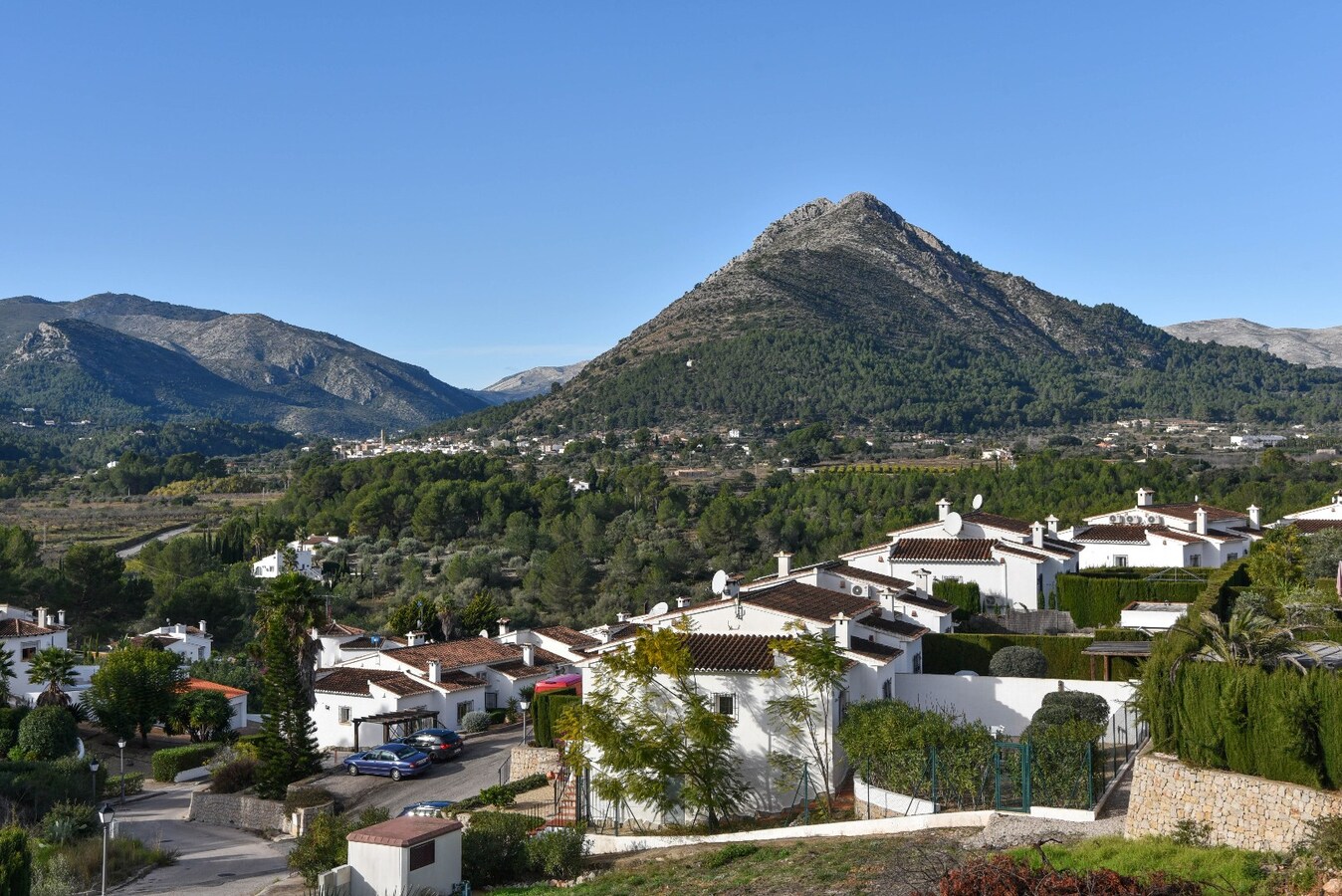 PRACHTIGE BUNGALOW GELEGEN IN HET RUSTIGE MURLA MET PRACHTIG BERGZICHT. 