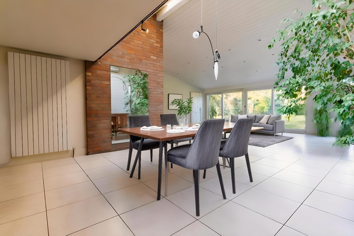 Maison érigée sur 1695m² avec cabinet médical &amp; double garage, EXCELLENT POTENTIEL 