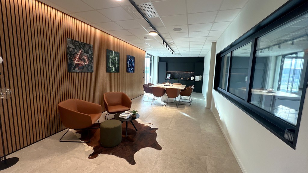 High-end bedrijfsgebouw te huur op bedrijventerrein E17/4 in Lokeren