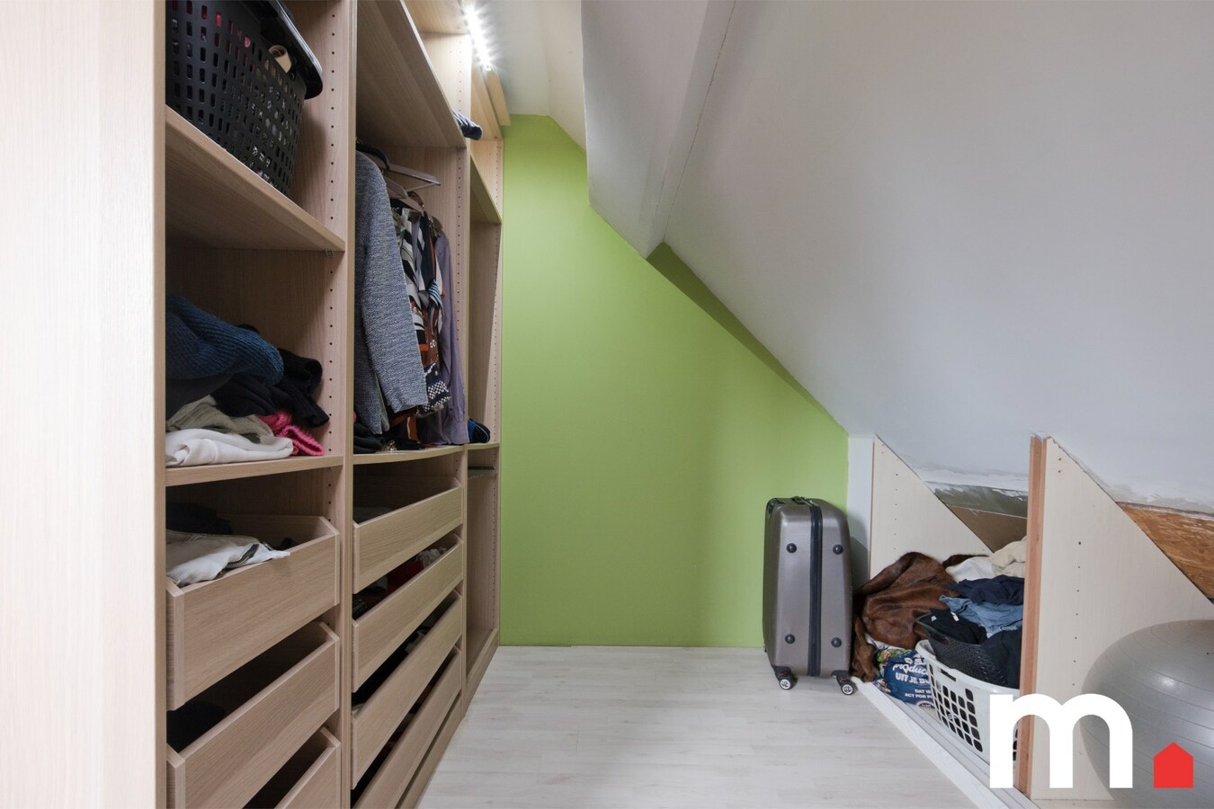 HOB op 734m² met uitweg achteraan EPC B  en multifunctionele ruimte van 48m² te Izegem! 