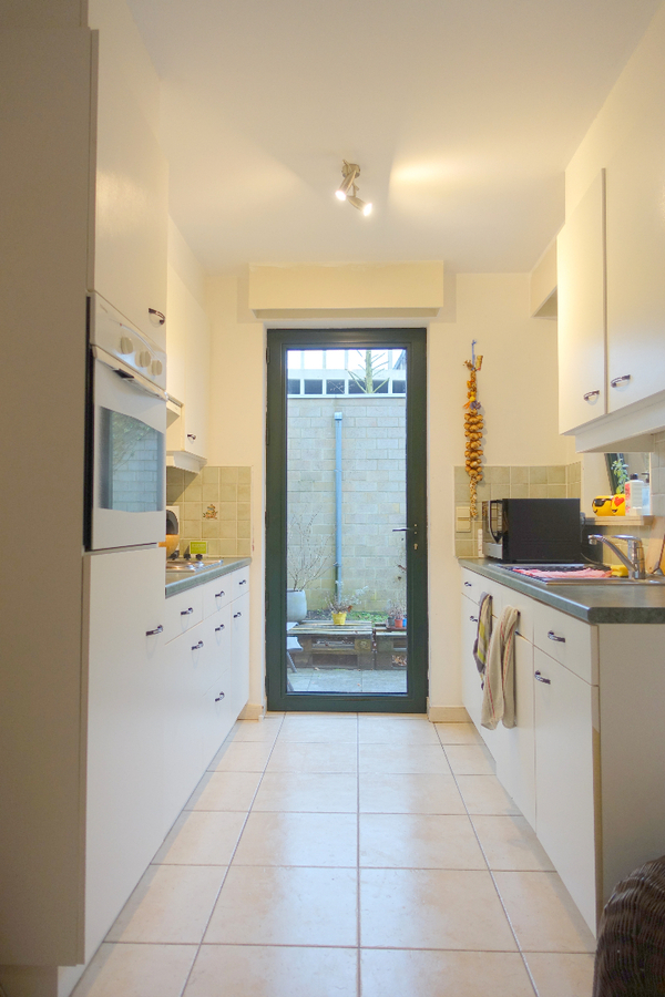 Gezellig gelijkvloersappartement met zonnige tuin en garage 