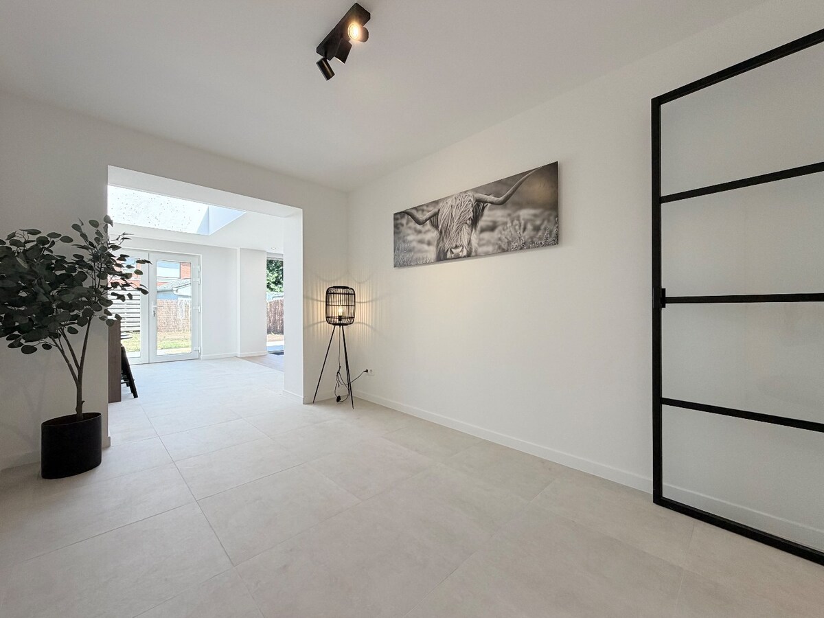 Prachtige gerenoveerde zeer ruime woning in een rustige wijk te  Gullegem ! *** NONO INSPIRED*** 