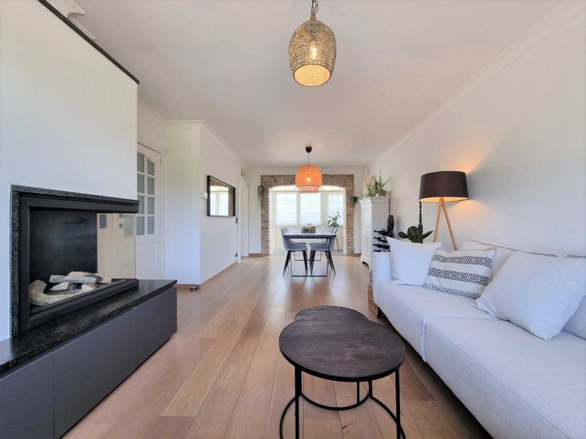 Magnifiek gelegen gezinswoning met garage &amp; oprit te Heist 