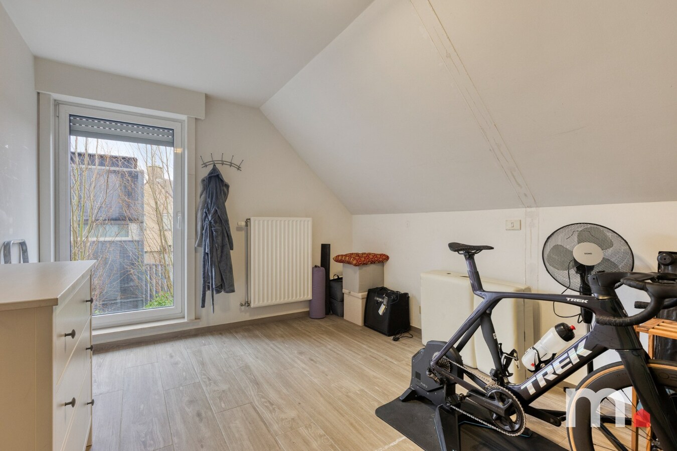 Unieke Villa te Roeselare in een doodlopende straat op 578m² met zonnepanelen en EPC B  ! 