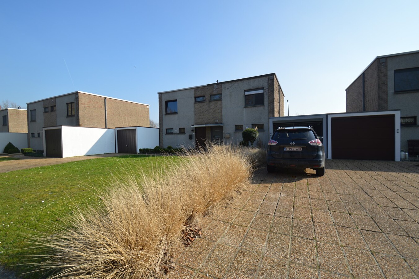 Woning met garage en zongerichte tuin - Heist 