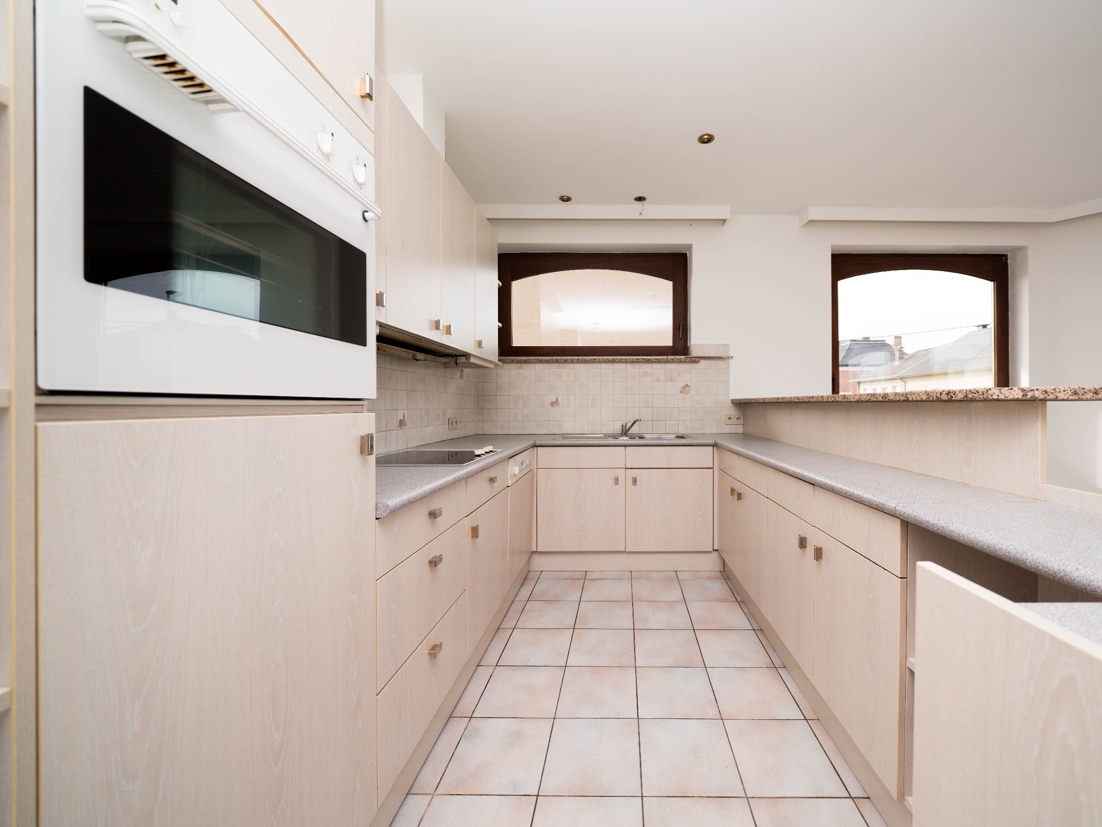 Ruim (102m²) 2-kamer appartement in kleinschalig gebouw 