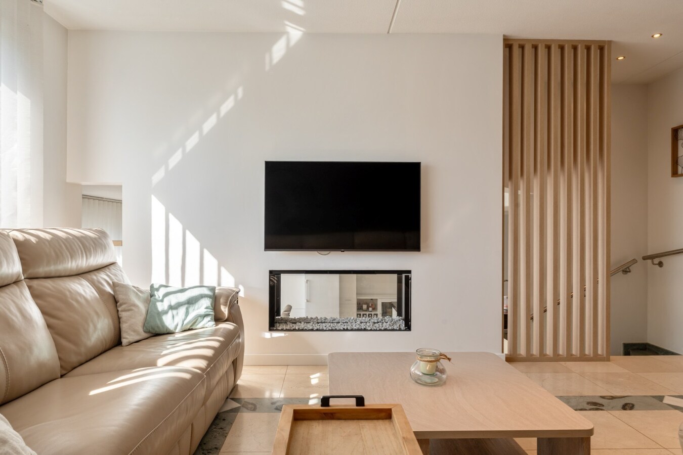 Zeer ruime, goed afgewerkte woning met diverse mogelijkheden nabij het centrum van Maaseik! 