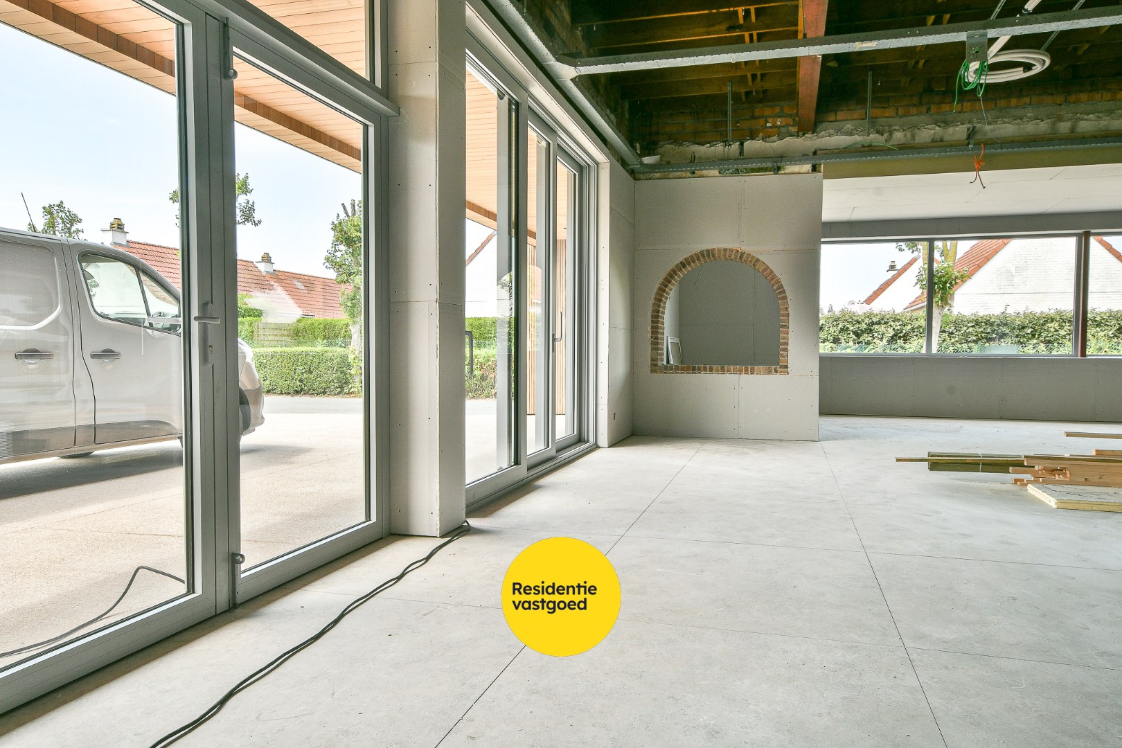 Unieke opportuniteit: horecazaak met 3 padelterreinen, terrassen en tuin te huur! 