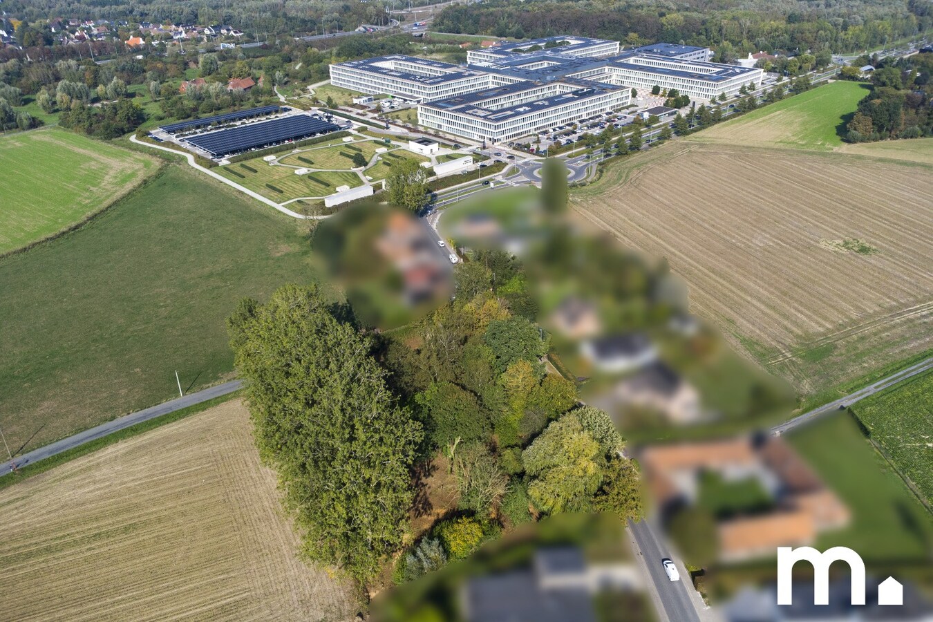 Exclusief bouwperceel (5305 m2 ) met panoramisch verzicht op toplocatie in Kortrijk ! 