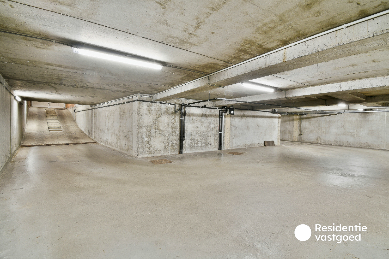 Afgesloten garagebox op centrale ligging in Gistel! 