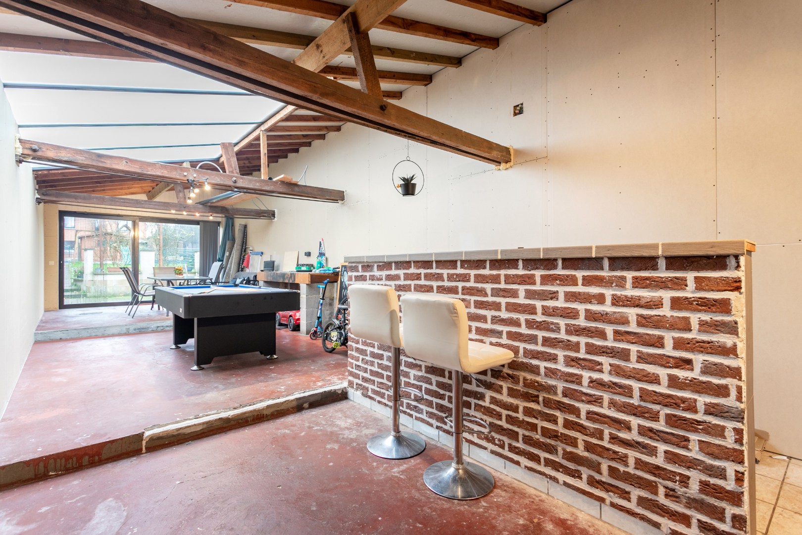 Instapklare woning met 3 slaapkamers, veranda en garagebox in Lembeek 