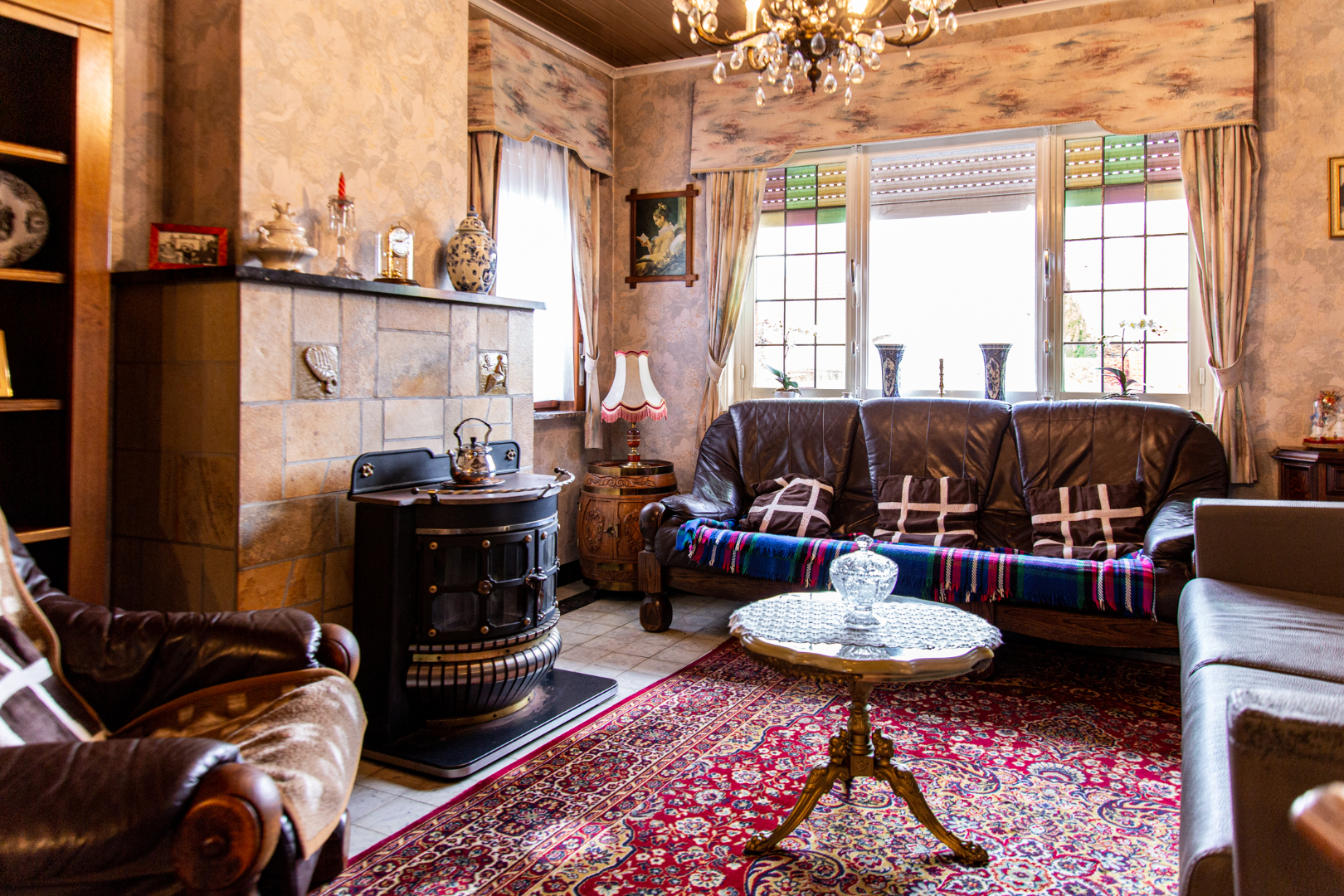 Op te frissen HoB met 3 slpks, rustig gelegen te Adegem 